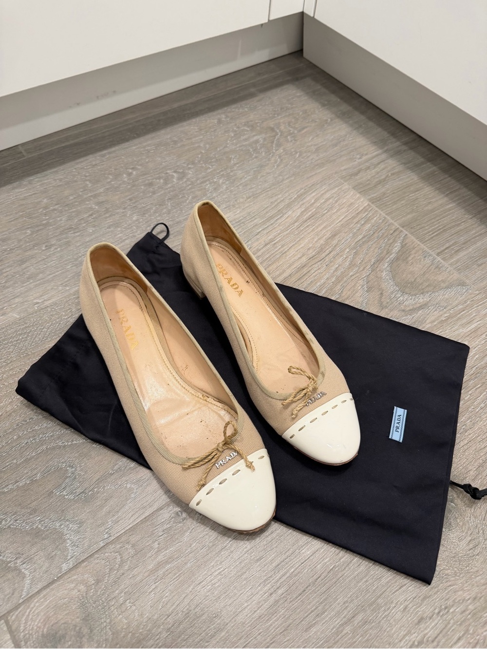 Prada Beige Canvas Ballet Flats with Cream Patent Cap Toe size 8.5/39 - Picture 2 of 6